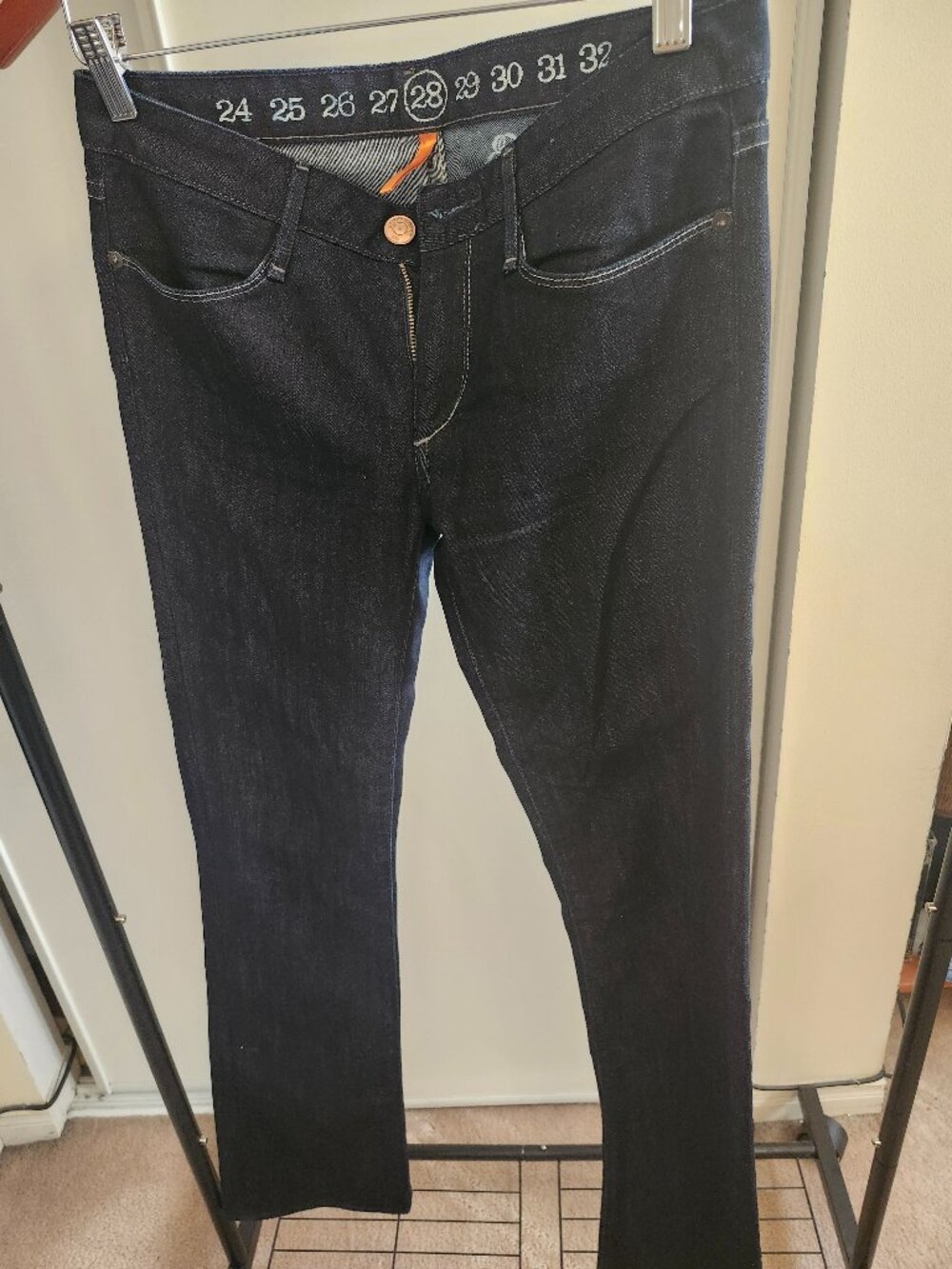 EARNEST SEWN BLUE JEANS  SIZE 28
